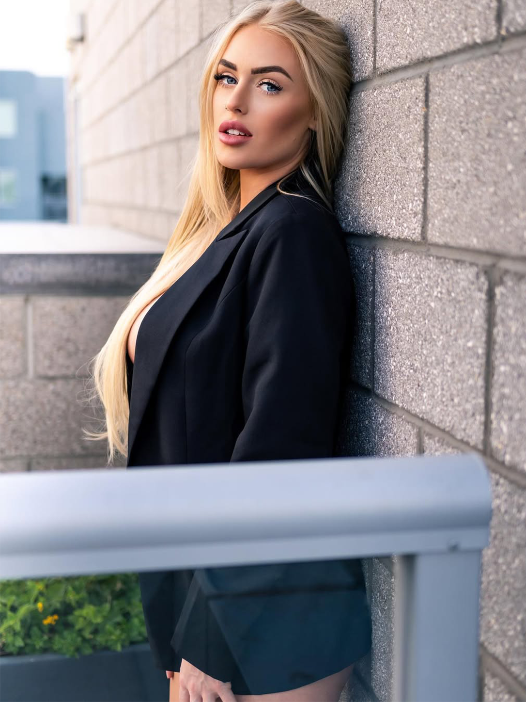 Tiauna Riley · Commercial model · Holloway Management
